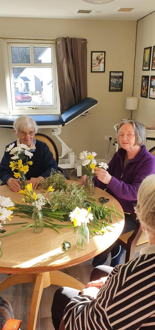 residents-flower-arranging